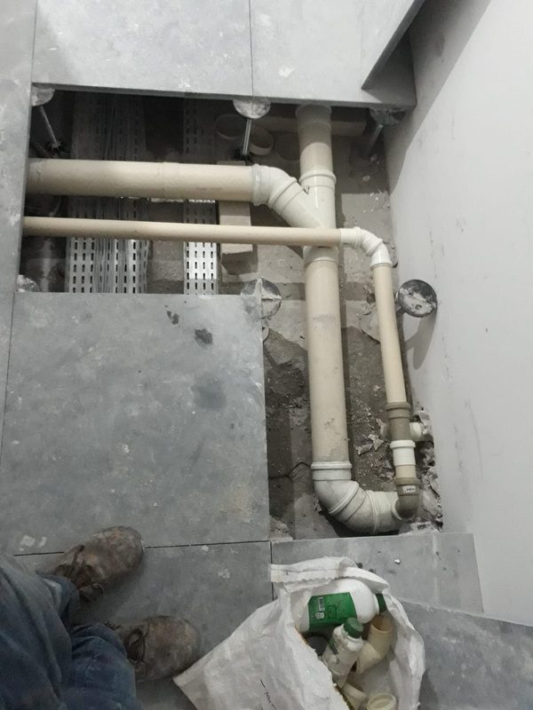 Tratamento de tubulação embutida em piso