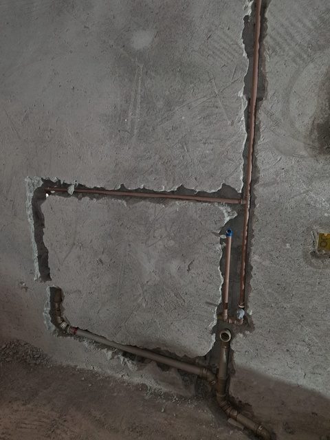 Vedação de trincas em parede de concreto
